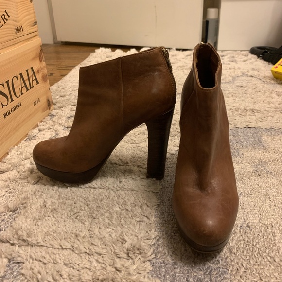 Soft Leather Aldo Bootie Heels (8.5/39) - Picture 4 of 4